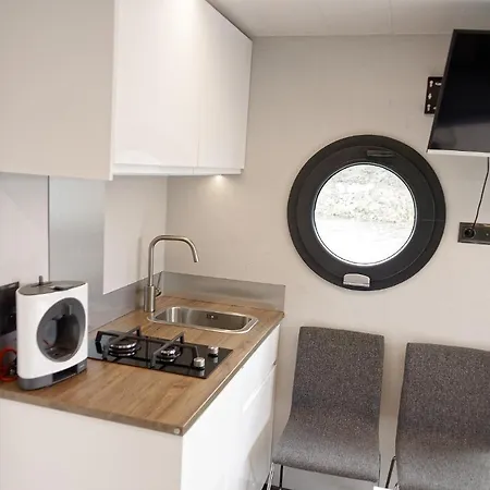 Botel Houseboats - Apartament Plywajacy W Marinie Olawa